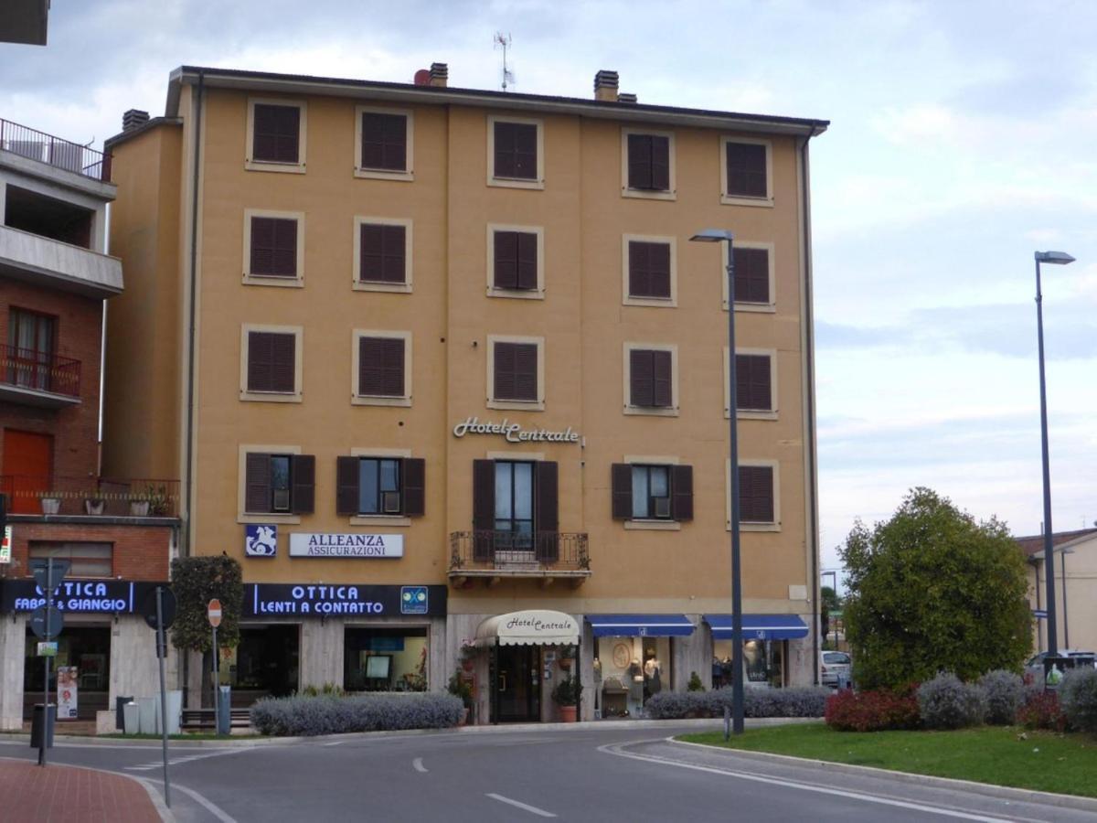 Hotel Centrale Chiusi Luaran gambar