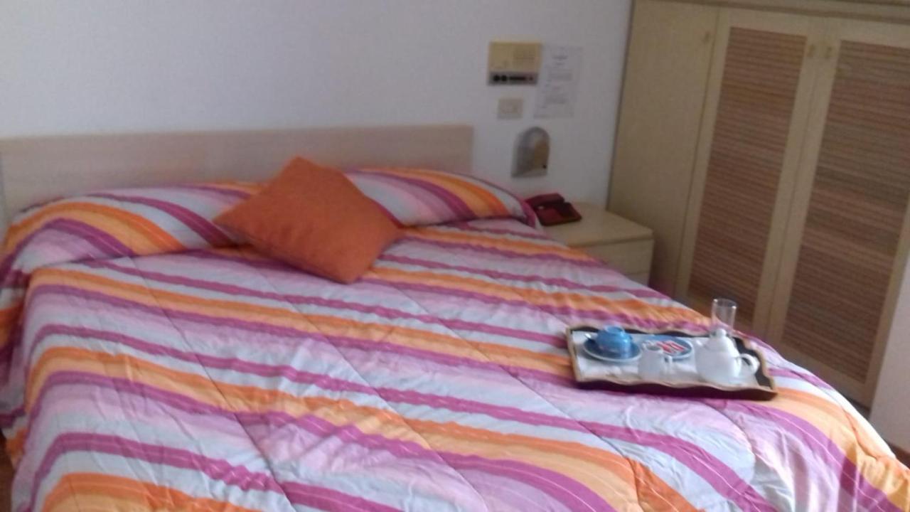Hotel Centrale Chiusi Luaran gambar