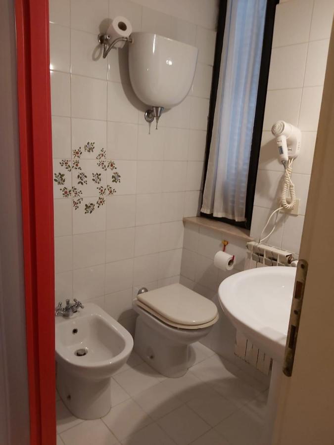 Hotel Centrale Chiusi Luaran gambar