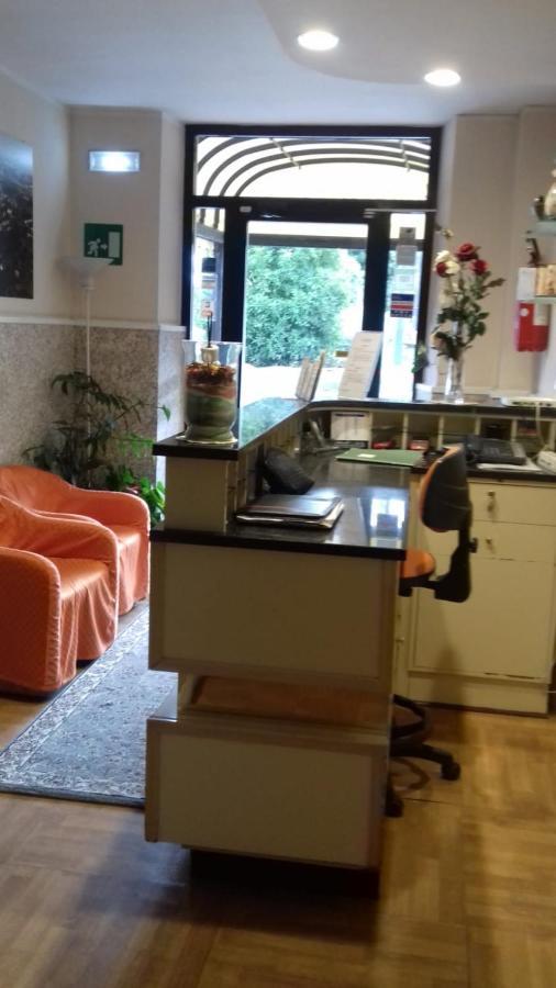 Hotel Centrale Chiusi Luaran gambar