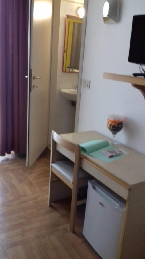 Hotel Centrale Chiusi Luaran gambar