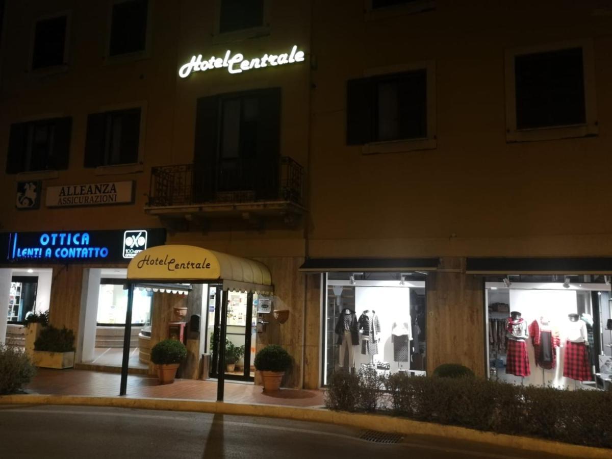 Hotel Centrale Chiusi Luaran gambar