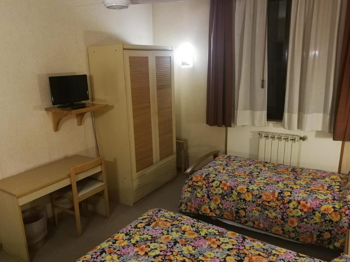 Hotel Centrale Chiusi Luaran gambar